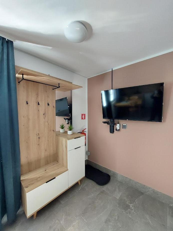 Studio Apartma Zirovnik ツェルクニェ・ナ・ゴレニスケム エクステリア 写真